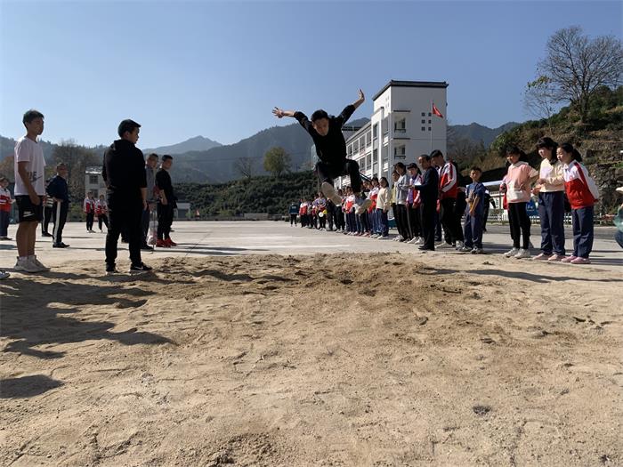 首页 > 政府信息公开 > 歙县长陔乡人民政府  教育信息