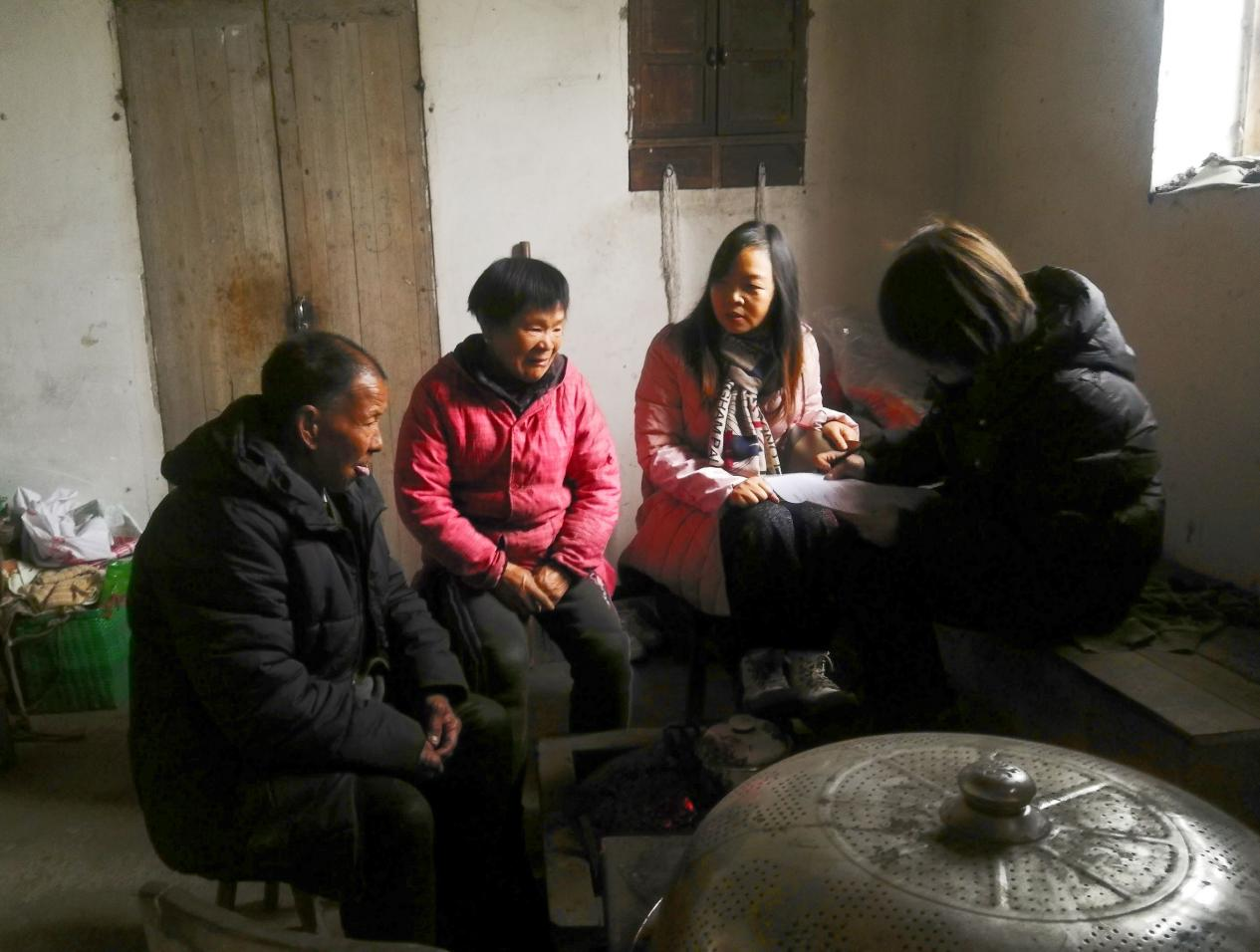 歙县：新春走基层 送福进农家